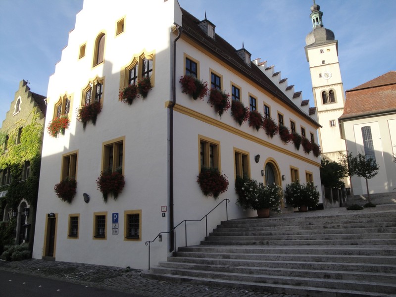 Rathaus mit Rathaustreppe