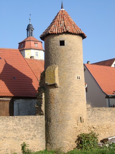 Gut erhaltener Wehrturm an der südl. Stadtmauer